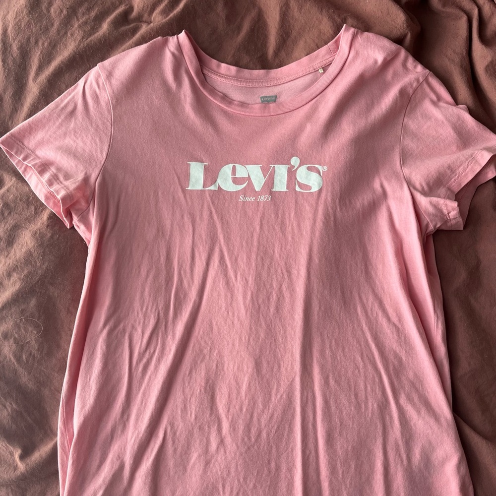 Pink Levi’s T-Shirt